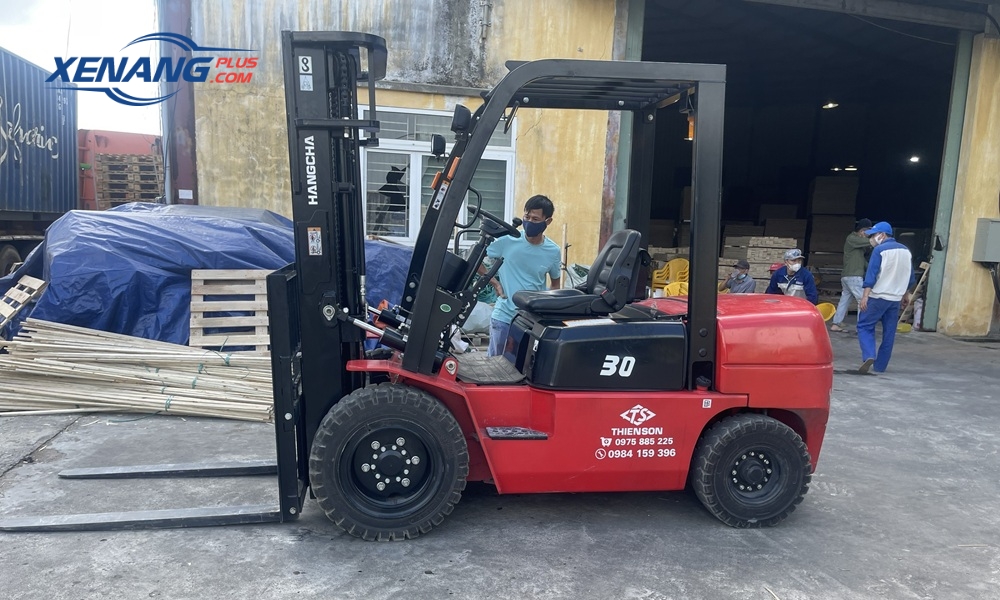 Xe nâng dầu 3 tấn dòng X được sử dụng rộng rãi trong nhiều ngành sản xuất và logistics