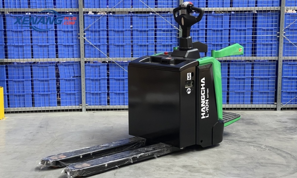 Xe nâng điện đứng lái 2 tấn dòng X Hangcha vận hành hiệu quả và tiết kiệm điện năng hơn