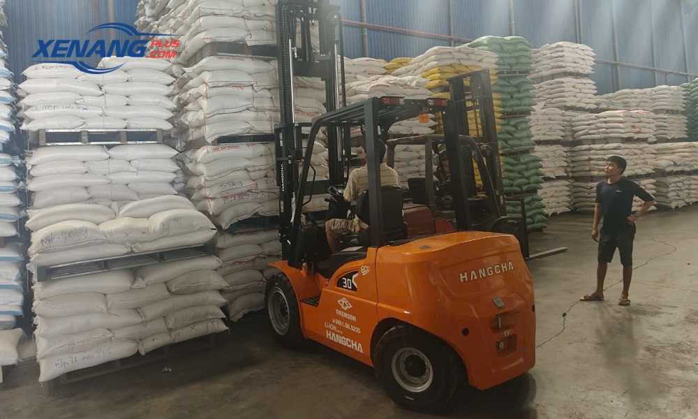 Xe nâng điện 3 tấn dòng XA II vận hành êm ái với hiệu suất làm việc cao