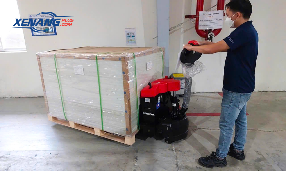 Xe nâng tay điện 1.5 tấn Hangcha dòng A được sử dụng phổ biến trong các kho hàng, siêu thị và cửa hàng tiện lợi