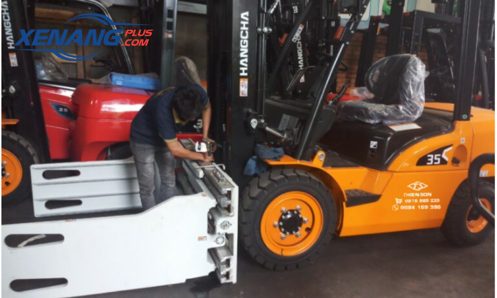 Cấu tạo của xe nâng kẹp vuông