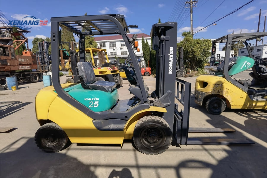 Xe nâng Komatsu