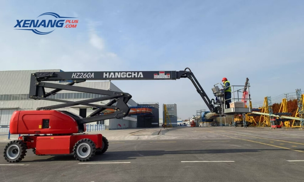 Xe nâng người hỗ trợ thi công và bảo trì nhà xưởng tại Bắc Giang
