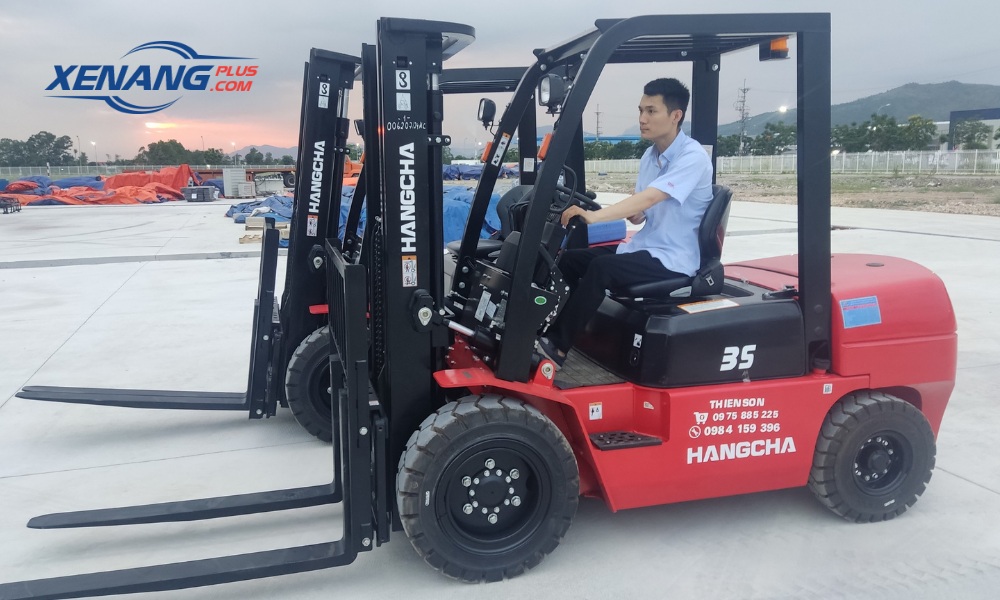 Vận hành xe nâng đúng tải giúp hệ thống ổn định và hạn chế tình trạng dầu thủy lực tăng nhiệt