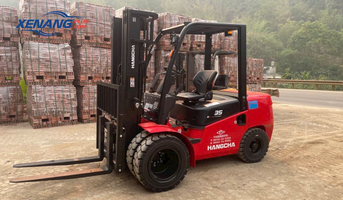 Xe nâng dầu đối trọng có tải trọng nâng từ 1 - 45 tấn
