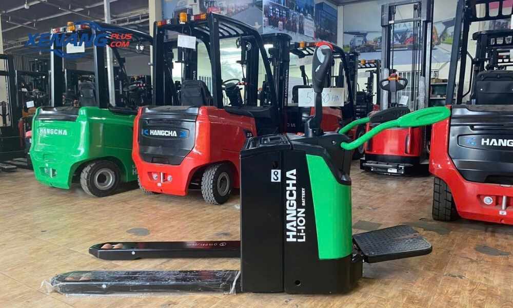 Xe nâng tay được sử dụng nhiều trong nhà máy may mặc và kho phụ liệu tại Hải Phòng