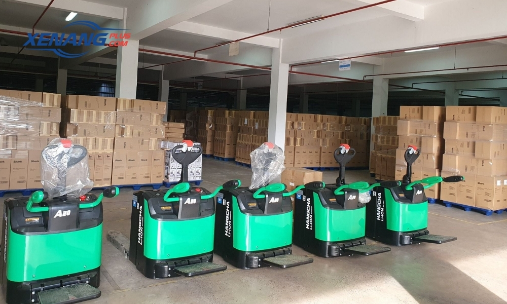 Xe nâng tay được sử dụng nhiều tại các xưởng gỗ và cơ sở chế biến chè ở Phú Thọ