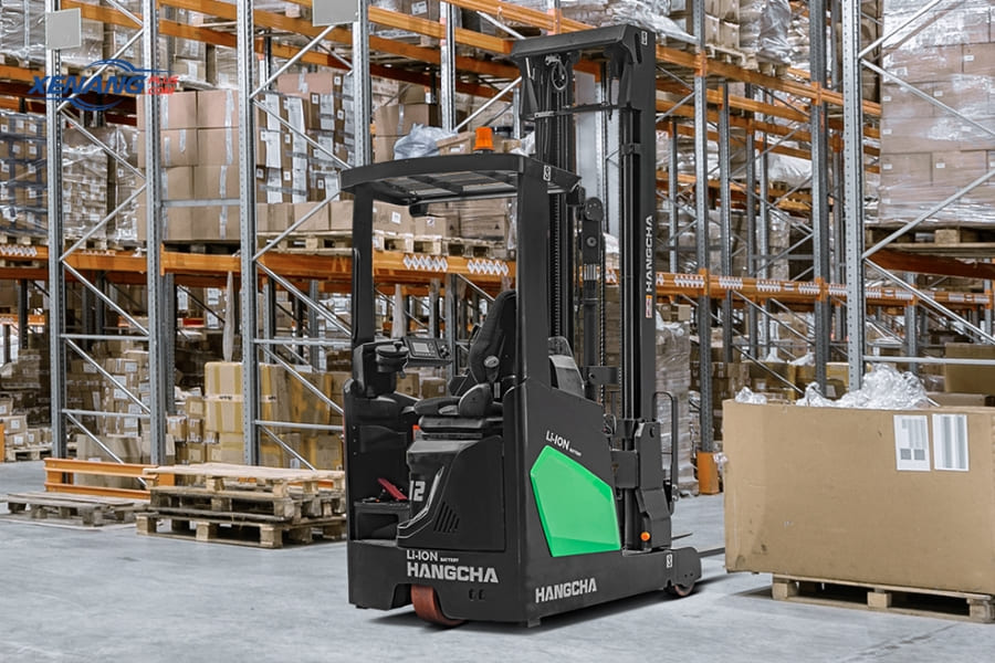 Xe nâng Reach Truck được sử dụng nhiều nhất tại các kho bãi tại Bình Phước