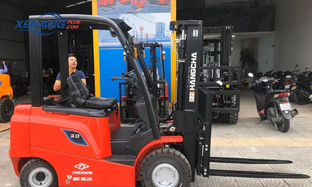Việc doanh nghiệp tại Đà Nẵng thuê xe nâng giúp tiết kiệm chi phí đầu tư ban đầu và bảo dưỡng định kỳ.