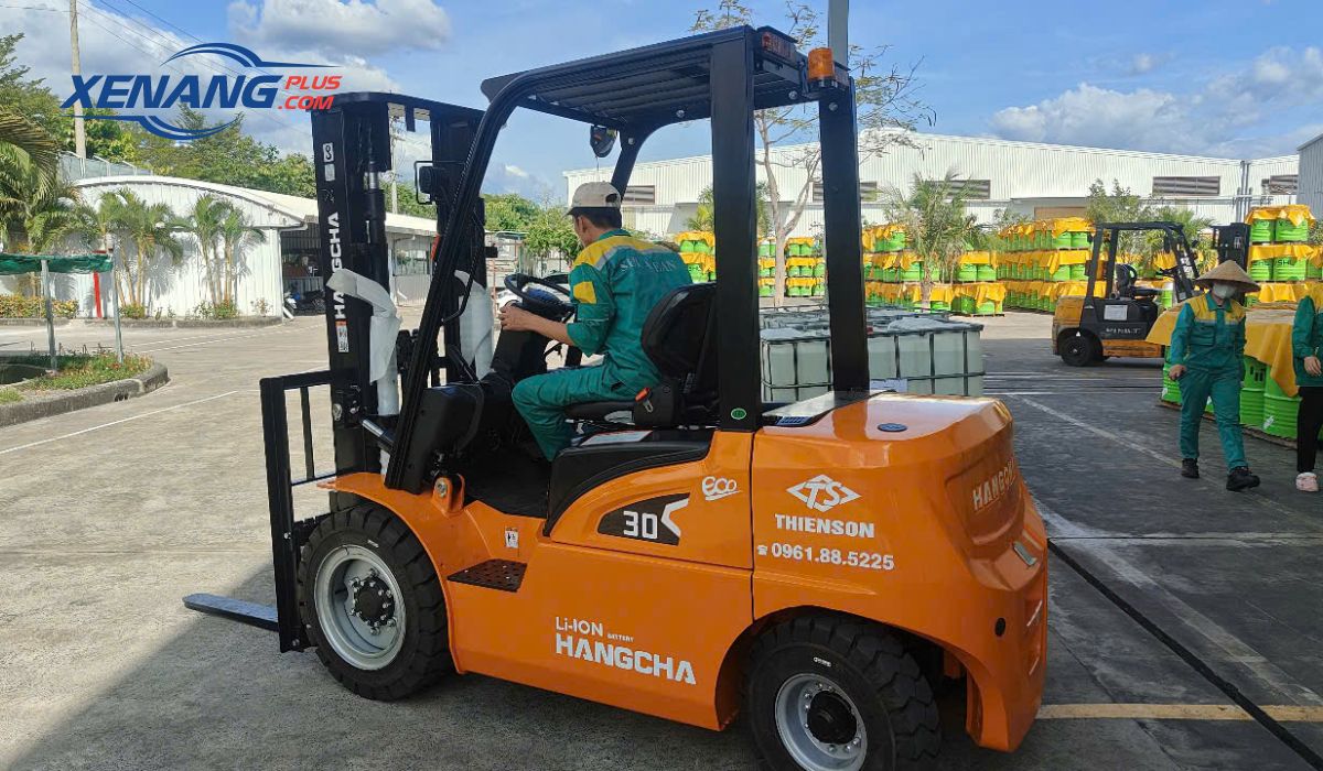 Khởi động xe và kiểm tra điều khiển
