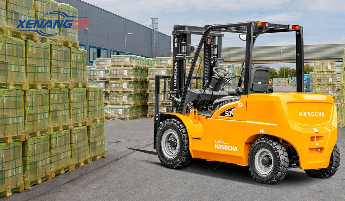 Vận hành xe nâng và tiếp cận pallet