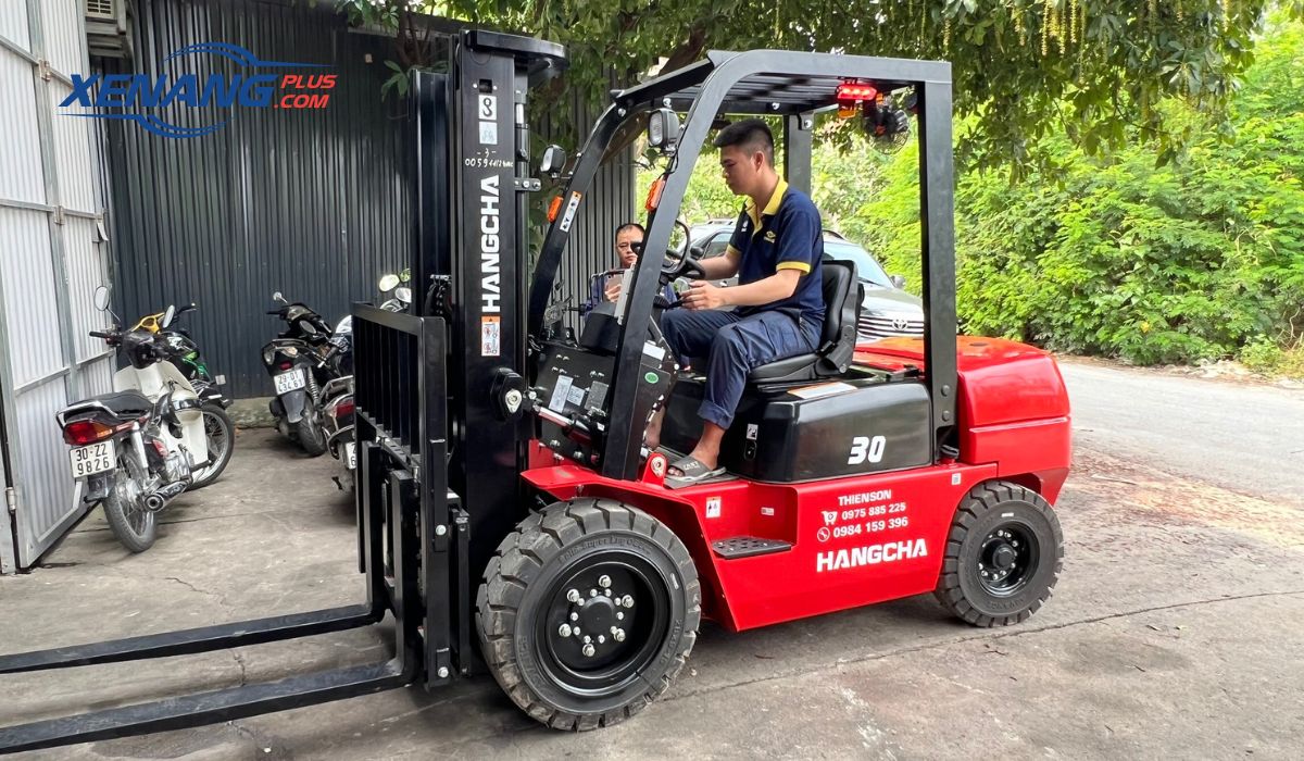 Người điều khiển cần có chứng chỉ vận hành xe nâng
