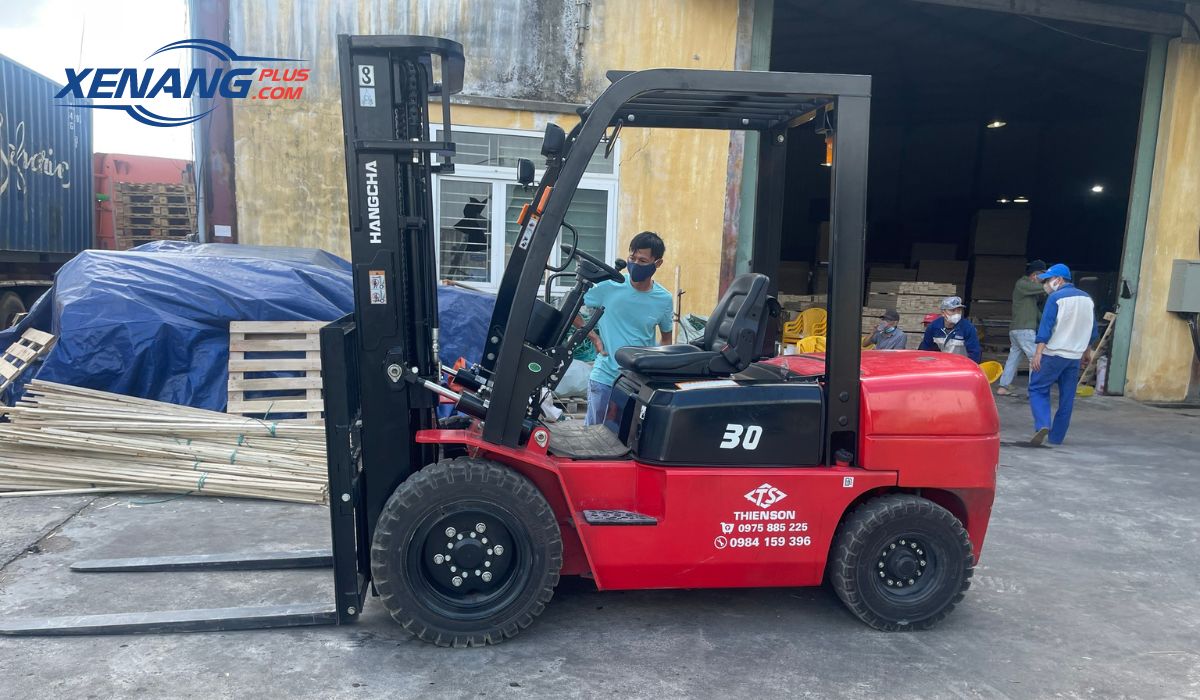 Cần đảm bảo có đủ giấy tờ quan trọng khi di chuyển xe nâng đi ra đường