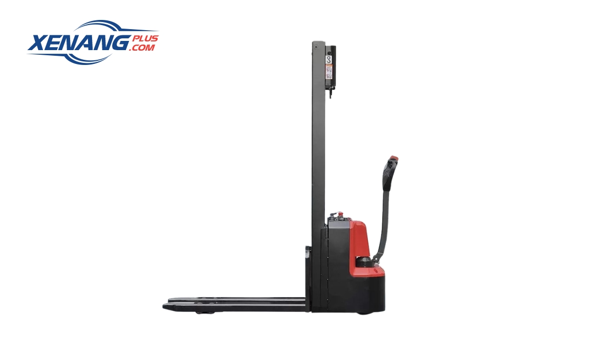 Xe nâng tay cao 1.5 tấn tiêu hao ít điện năng, tiết kiệm chi phí vận hành