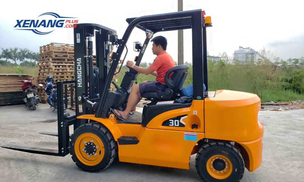 Kiểm soát tốt các yếu tố kỹ thuật cùng thói quen làm việc giúp tối ưu hóa hiệu suất sử dụng năng lượng của xe nâng
