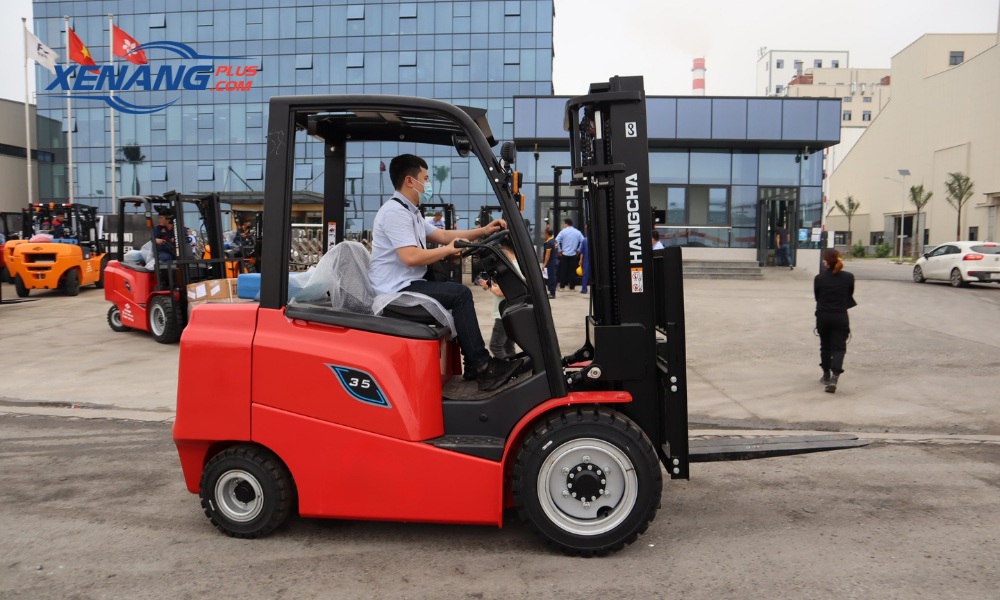 Quá trình kiểm tra thực tế trên sân bãi là cách tốt nhất để đo lường độ nhạy phanh và hệ thống lái