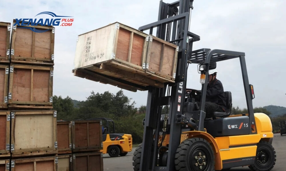 Tầm nhìn hạn chế làm tăng nguy cơ va chạm khi xe nâng hoạt động
