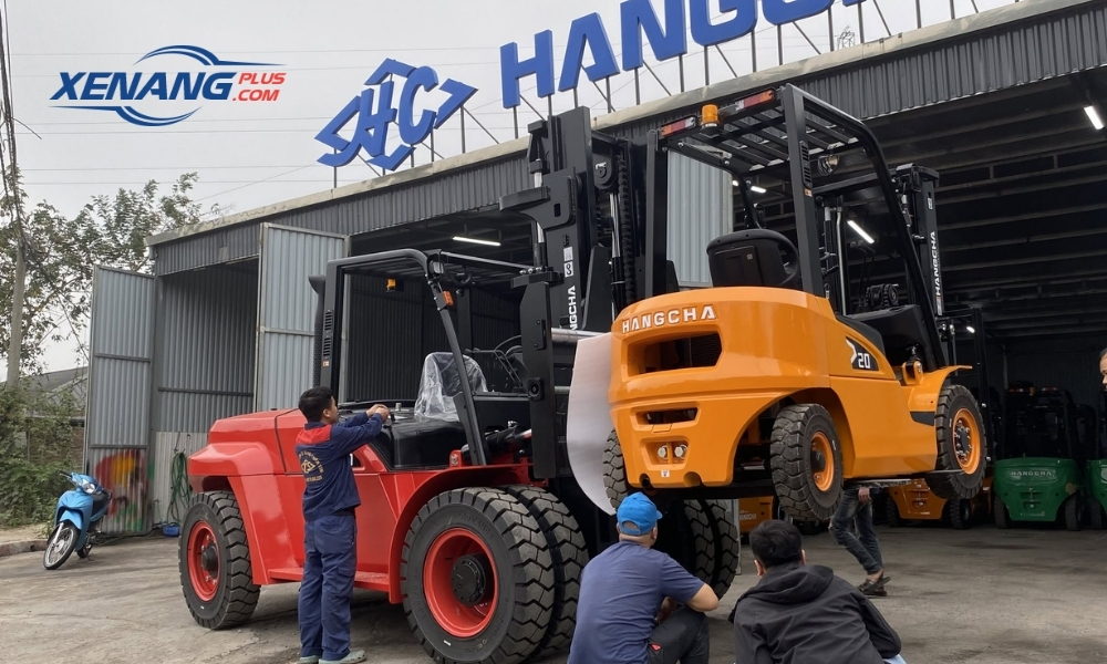 Tải trọng xe nâng thực tế phụ thuộc vào tâm tải và điều kiện vận hành