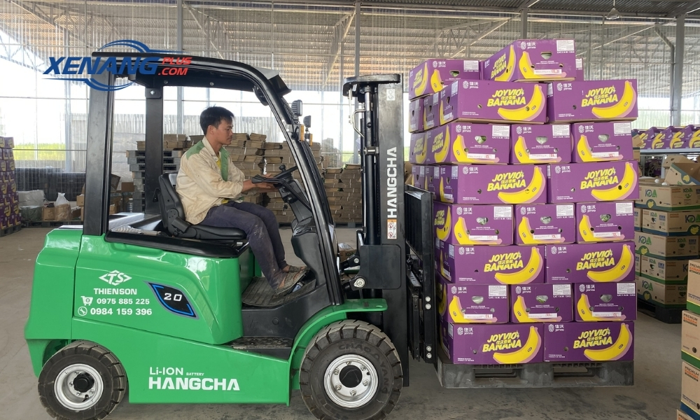 Xe nâng đáp ứng đa dạng nhu cầu nâng hạ và vận chuyển hàng hóa trong công nghiệp 